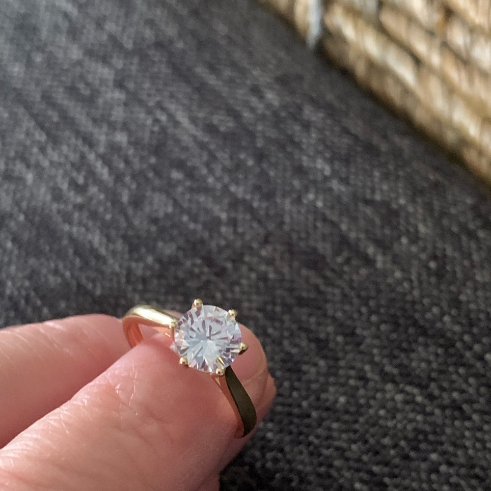 Classic Gold Solitaire Ring - Picture 4 of 4